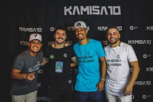 Confira os Bastidores dos Shows e das Viagens do Grupo de Pagode Kamisa 10