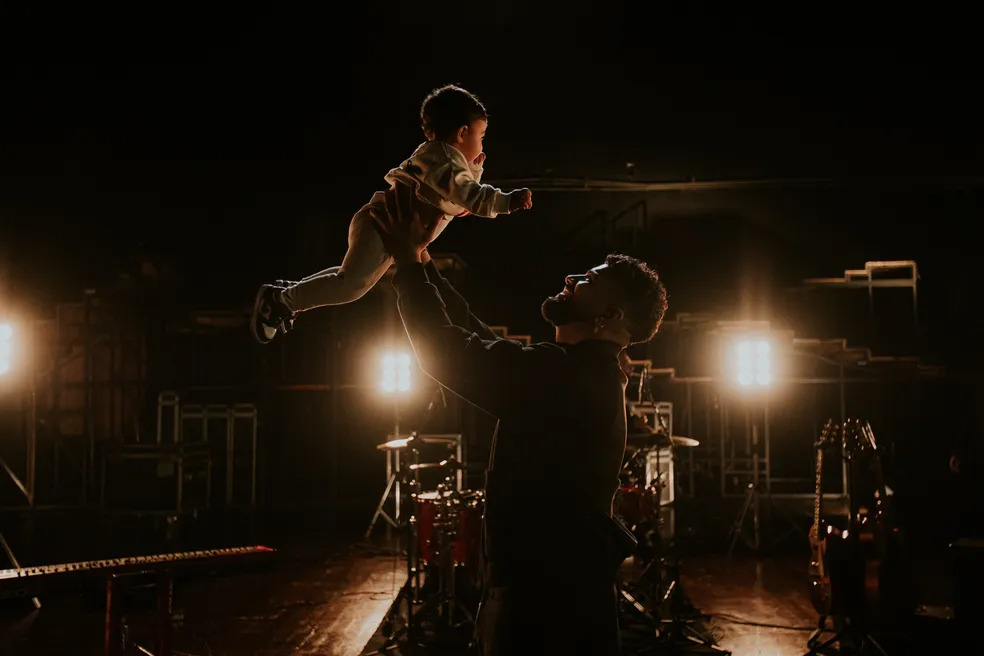 Nova música Duas do Dilsinho, homenageia sua filha e sua mulher