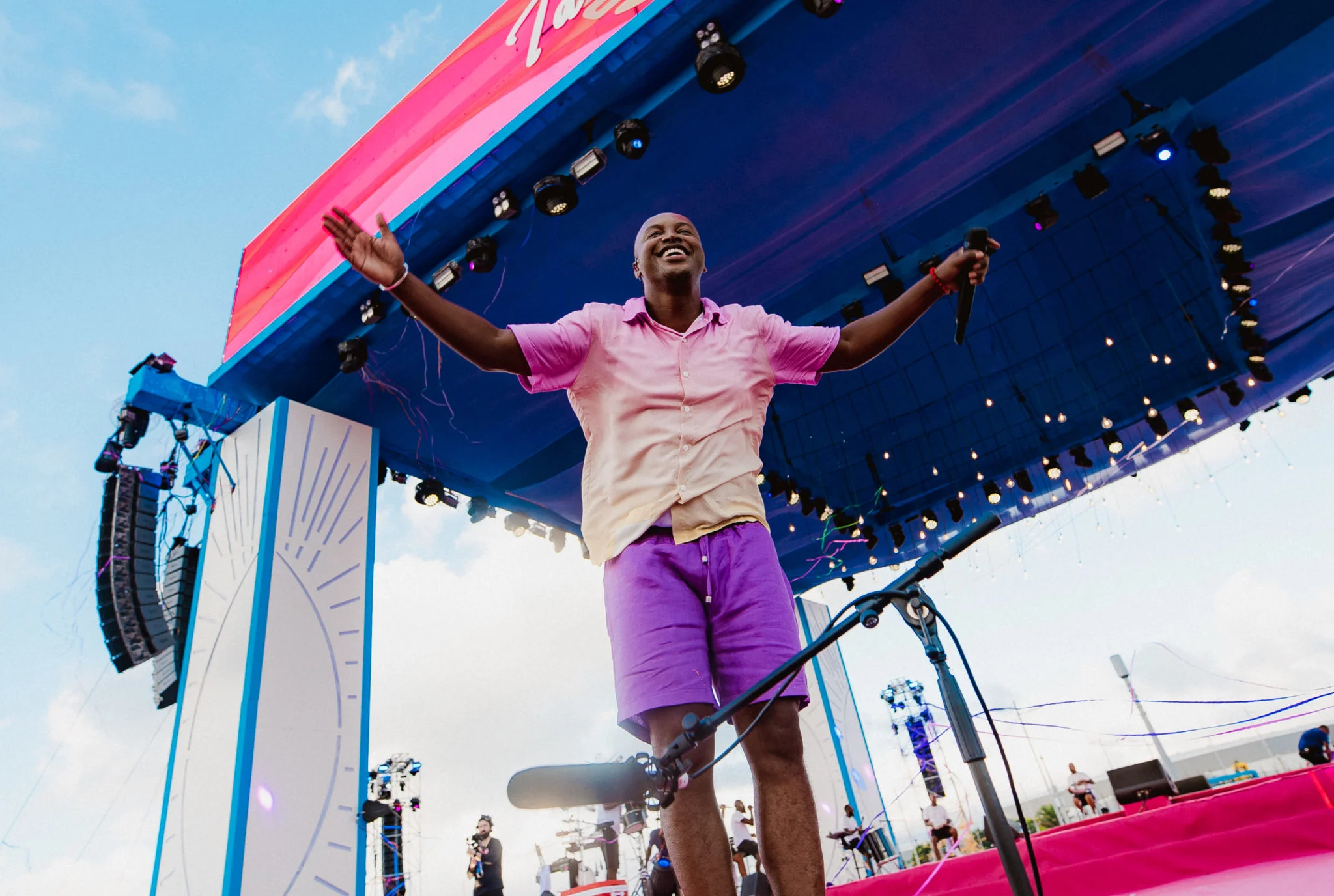 Thiaguinho leva Tardezinha de volta à Curitiba com convidados especiais