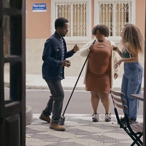 Brinda Aê do Menos é Mais entra na trilha sonora de Quem Ama Cuida, a novela das 9 da Globo